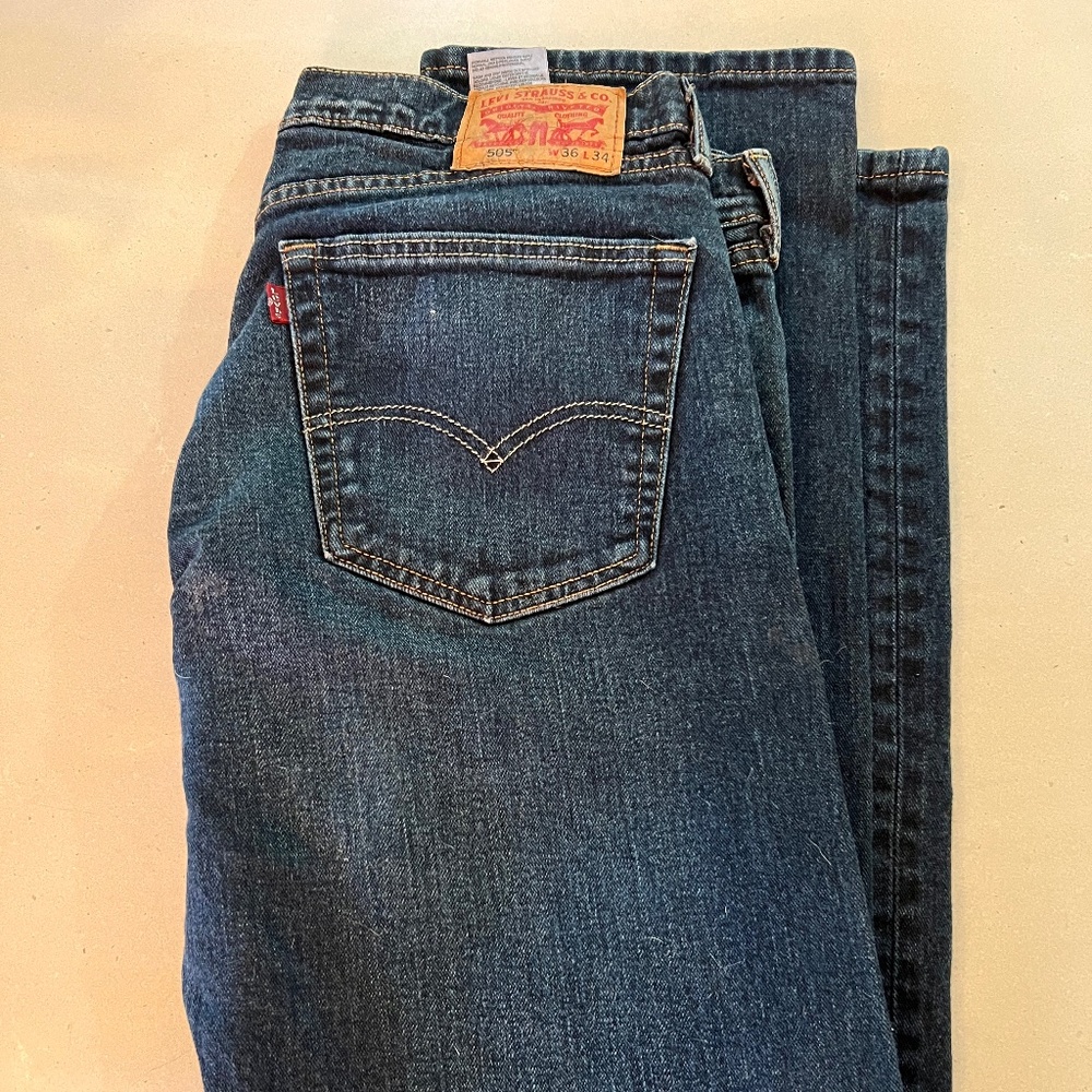 Levi Strauss 505 Men’s 35 W 34 L jeans